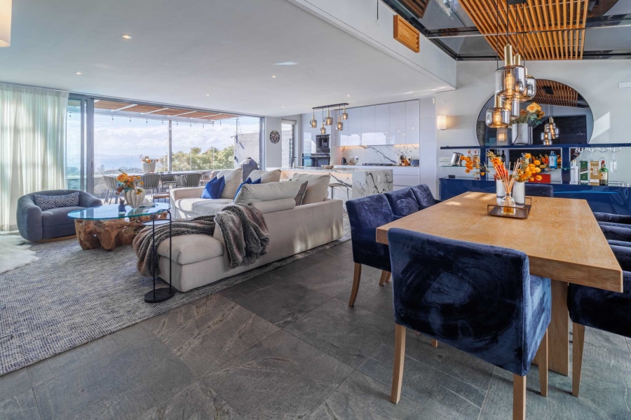 4 Bedroom Property for Sale in Green Point Western Cape